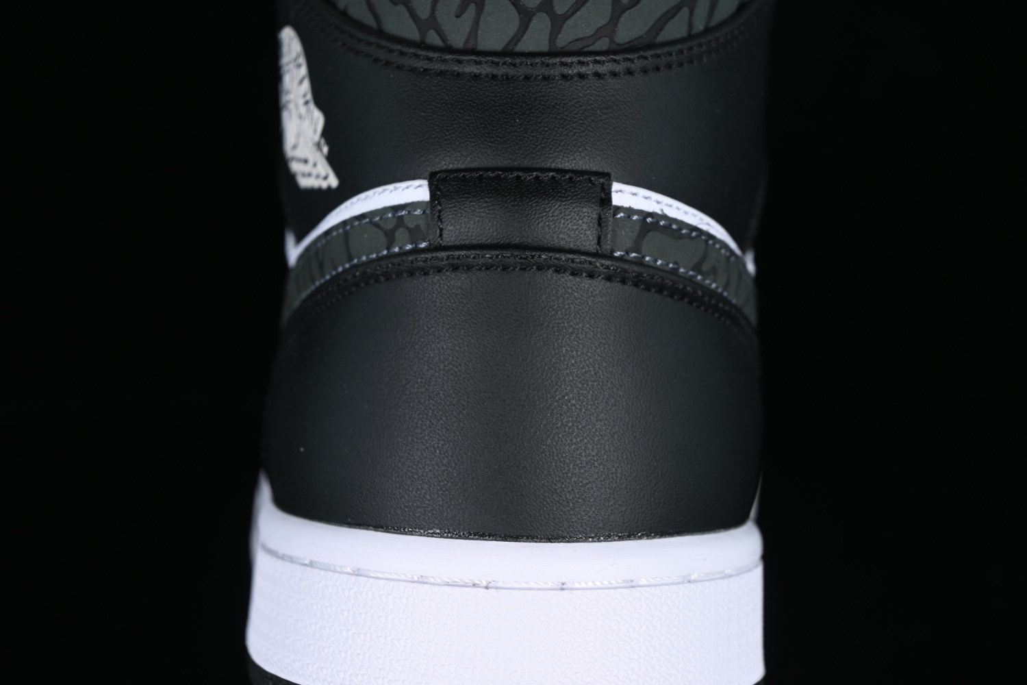 Jordan 1 Mid SE Panda Elephant  FB9911-001