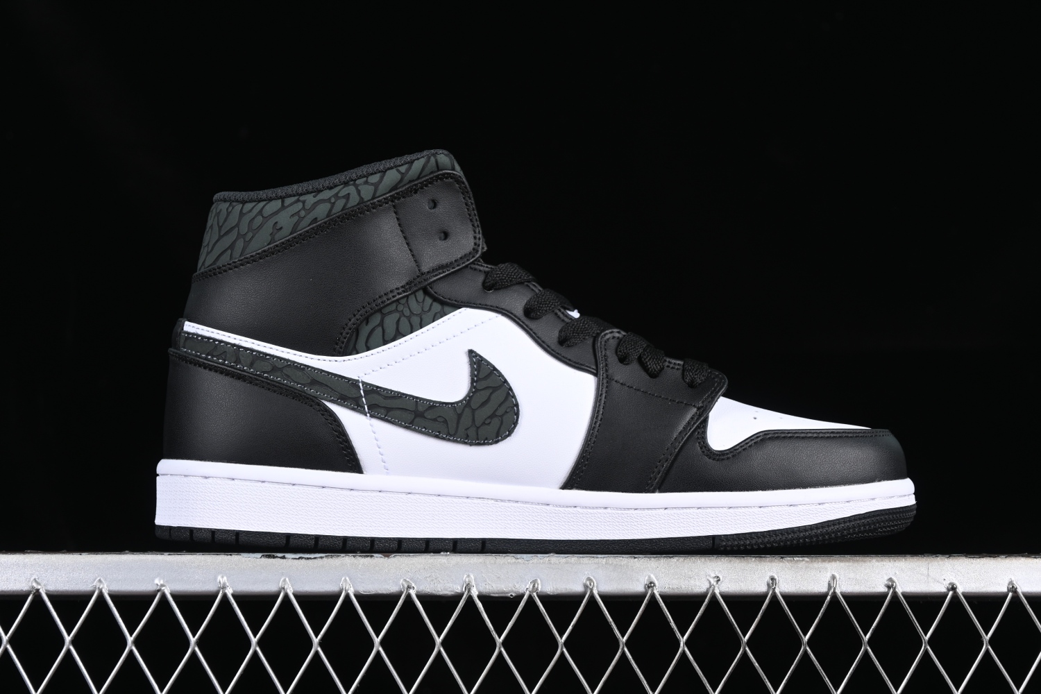Jordan 1 Mid SE Panda Elephant  FB9911-001