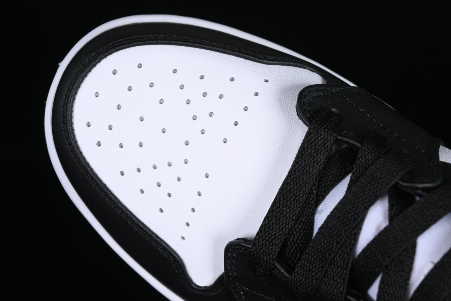 Jordan 1 Mid SE Panda Elephant  FB9911-001