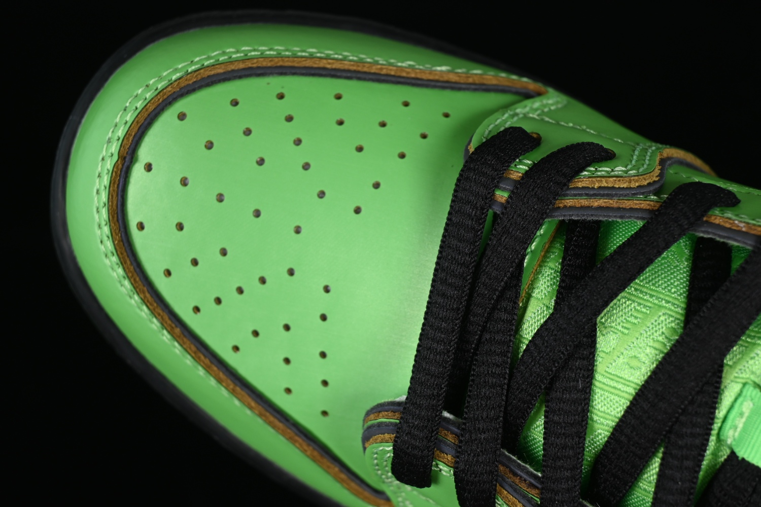 The Powerpuff Girls x Nk SB Dunk Low  FZ8319-300
