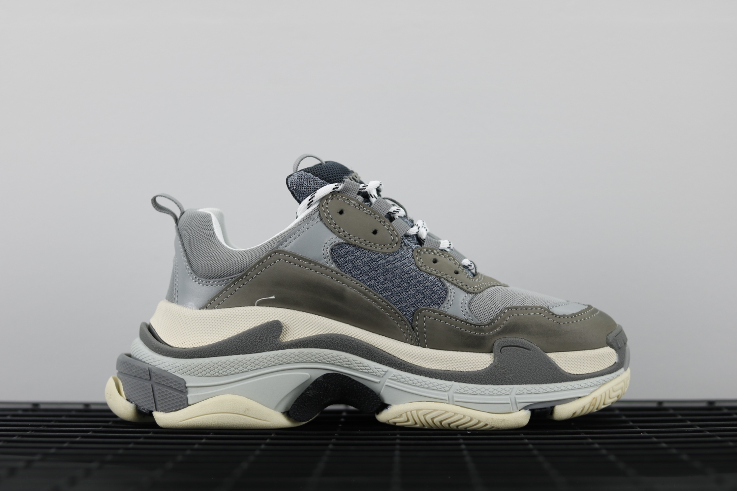 Bal**ci*ga Triple S Sneaker Gray ECBA700320H