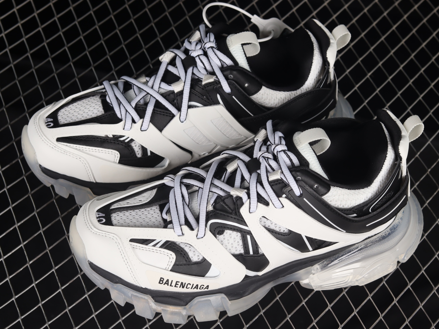 Bal**ci*ga Track Clear Sole White/Black (W) -  647741-W3BZ2-9010