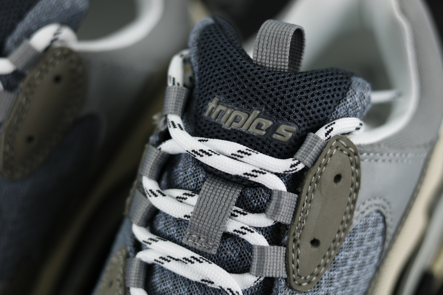 Bal**ci*ga Triple S Sneaker Gray ECBA700320H
