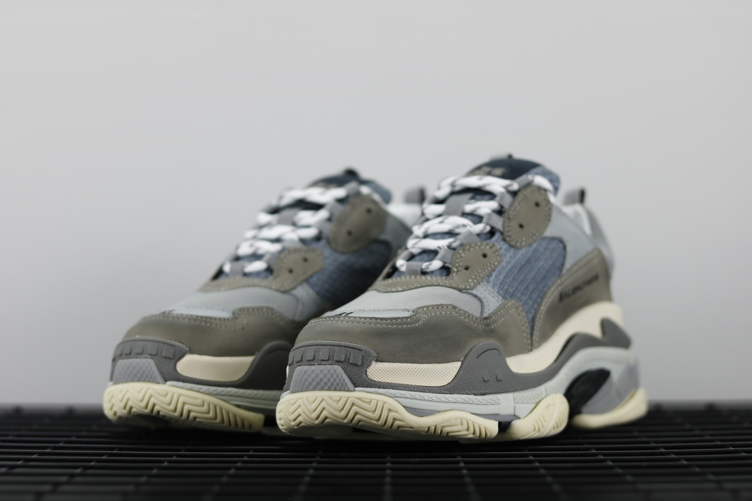 Bal**ci*ga Triple S Sneaker Gray ECBA700320H