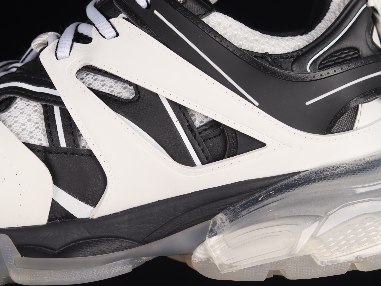 Bal**ci*ga Track Clear Sole White/Black (W) -  647741-W3BZ2-9010