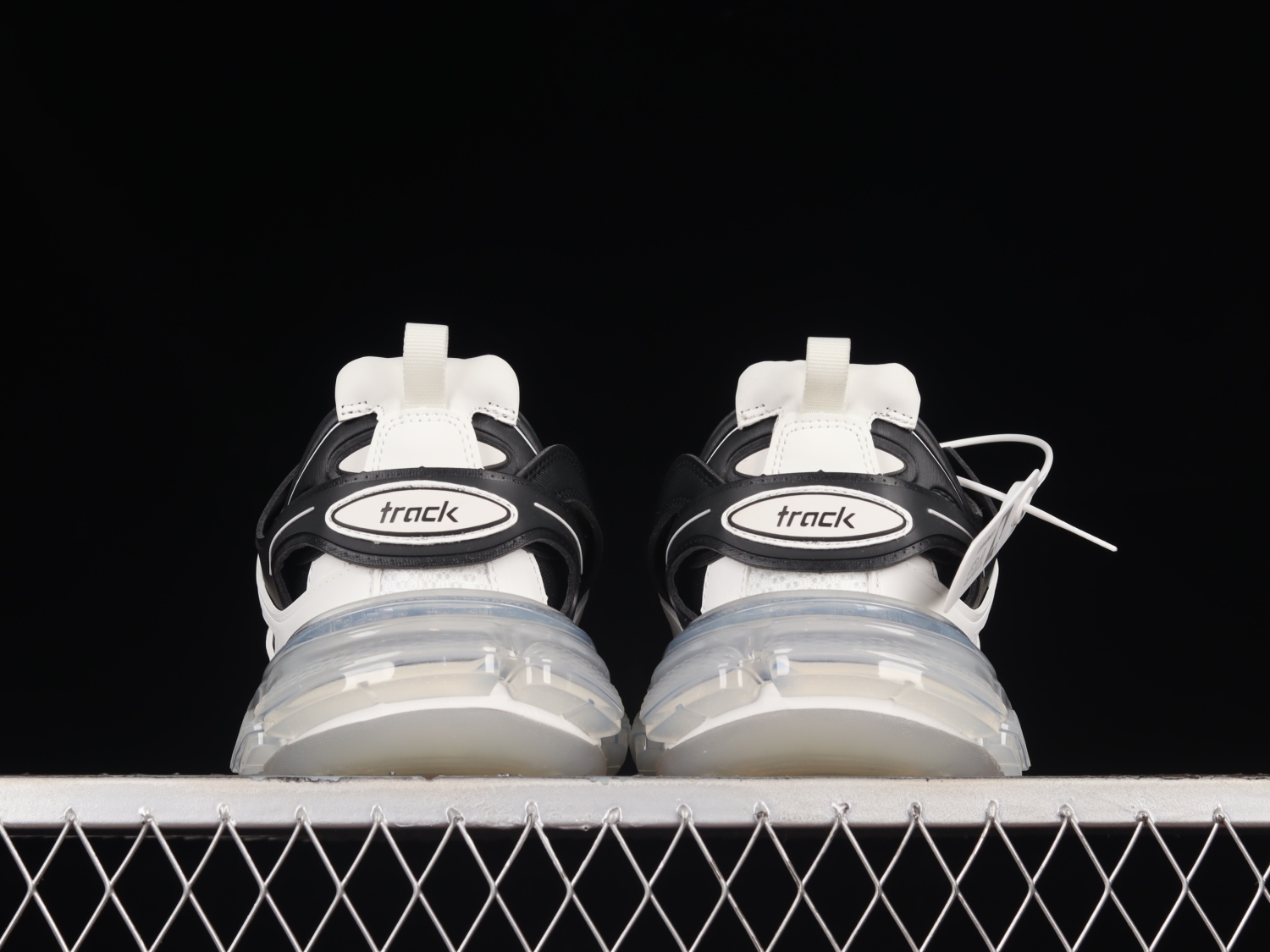 Bal**ci*ga Track Clear Sole White/Black (W) -  647741-W3BZ2-9010