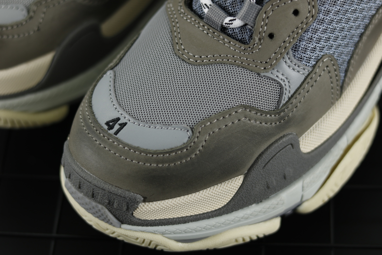 Bal**ci*ga Triple S Sneaker Gray ECBA700320H