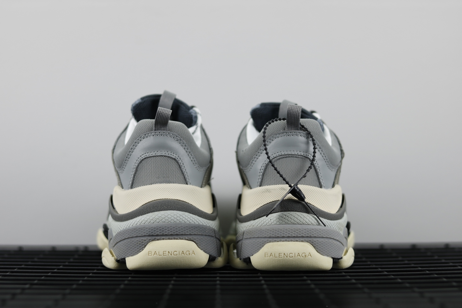 Bal**ci*ga Triple S Sneaker Gray ECBA700320H