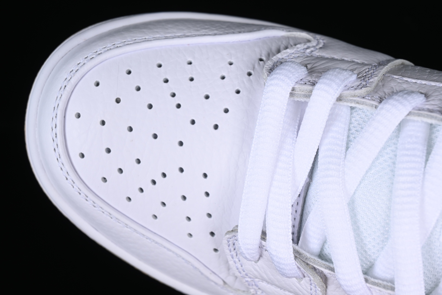 Nike SB Dunk Low Pro White Gum CD2563-101