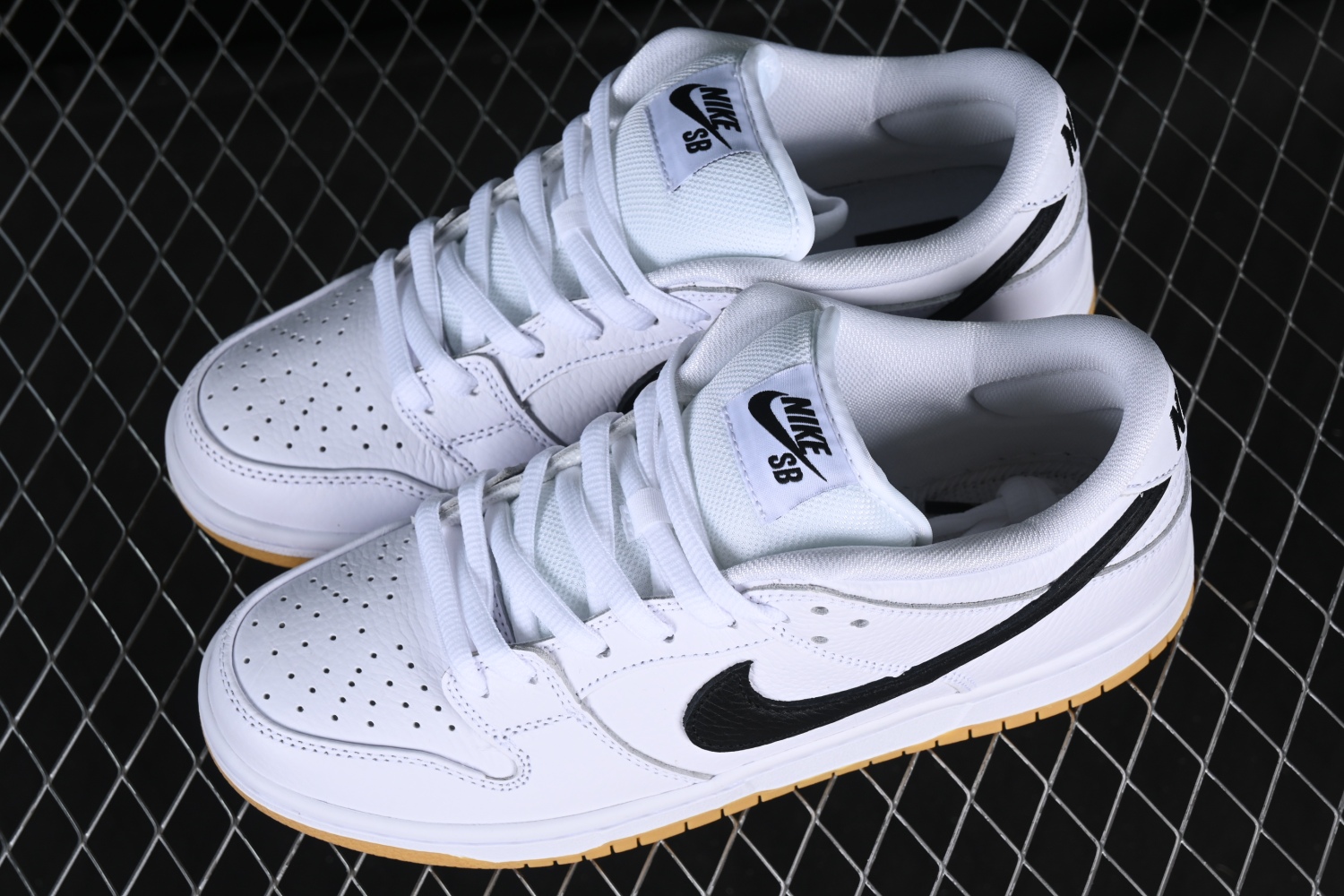 Nike SB Dunk Low Pro White Gum CD2563-101
