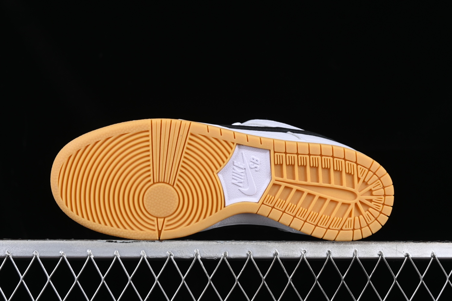 Nike SB Dunk Low Pro White Gum CD2563-101
