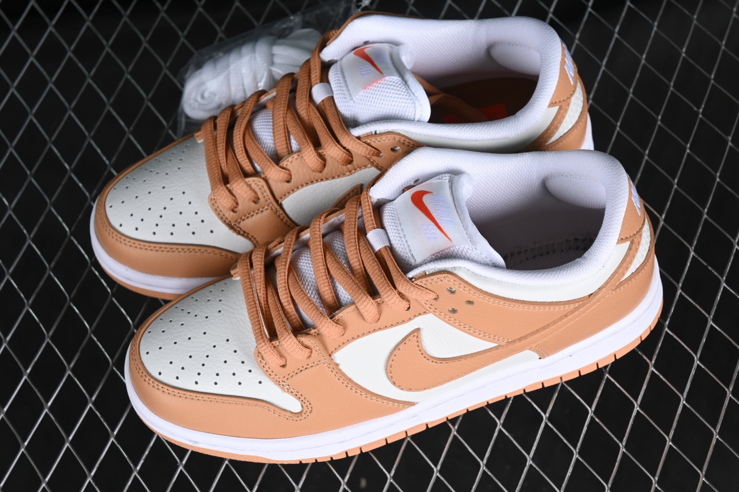 Nike SB Dunk Low Pro ISO Light Cognac DM8998-200