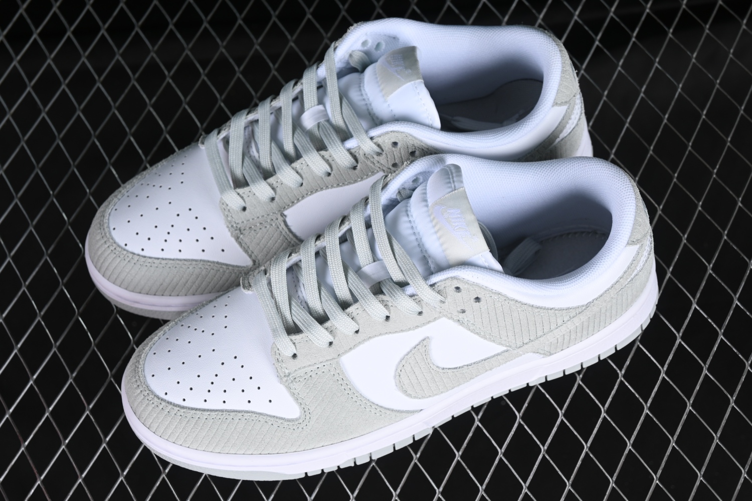 Nike Dunk Low Light Silver Corduroy FN7658-100