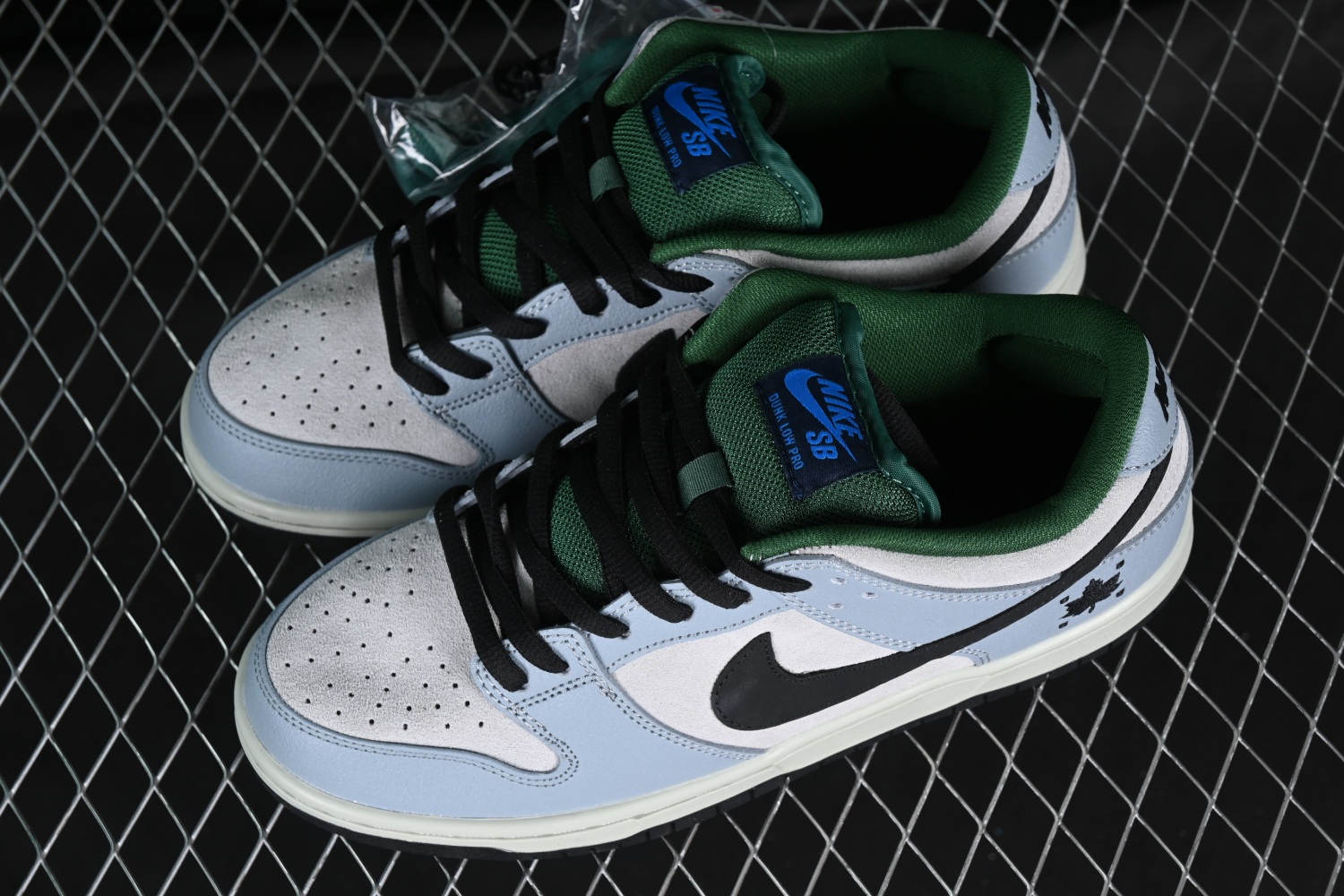 Nike SB Dunk Low Maple Leaf Central Park 313170-021