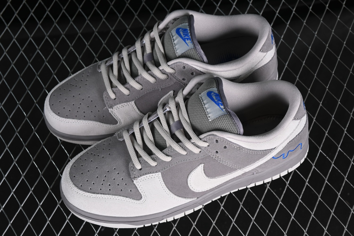 Nike SB Dunk Low 308269-111
