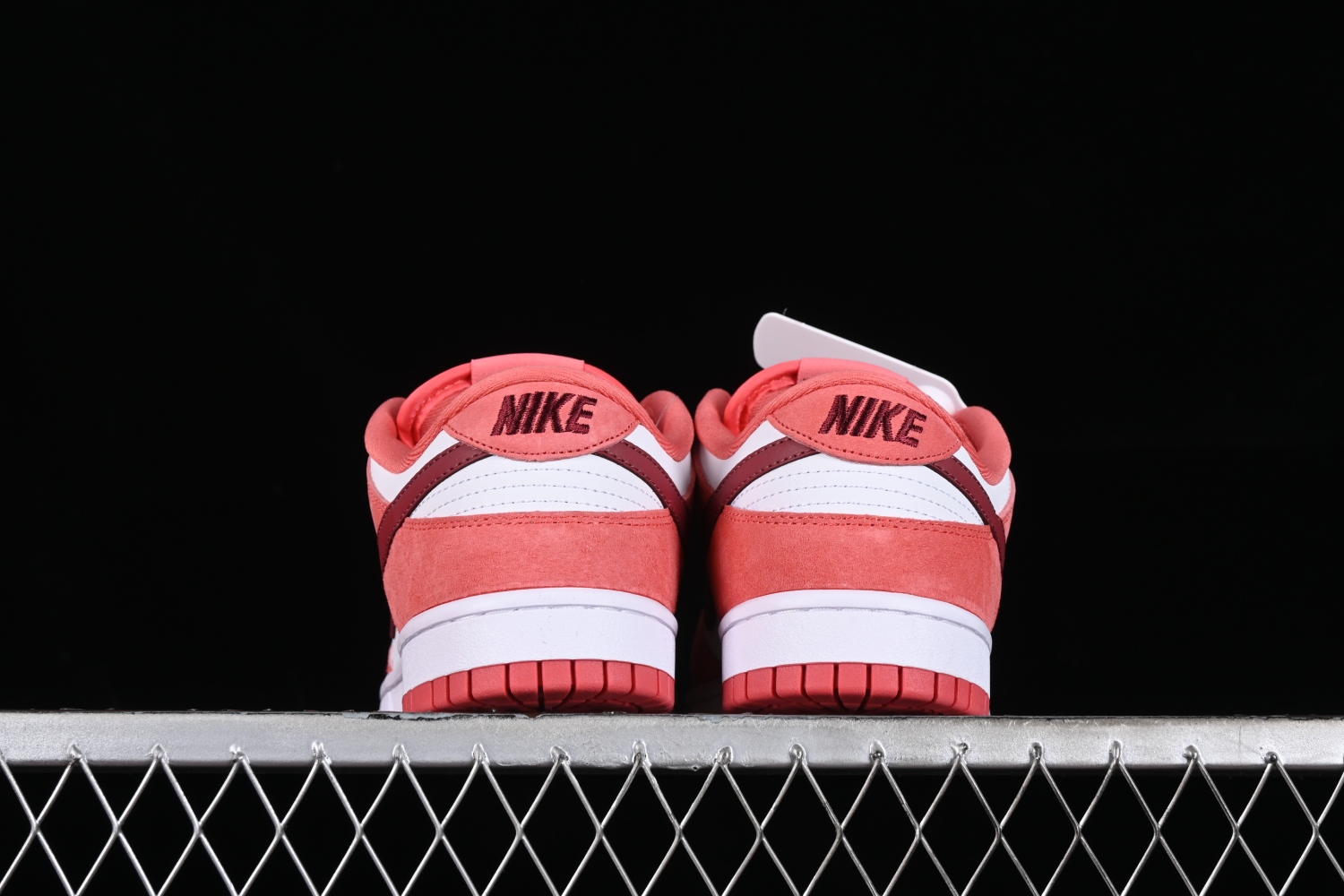 Nike SB Dunk Low Retro  Valentine