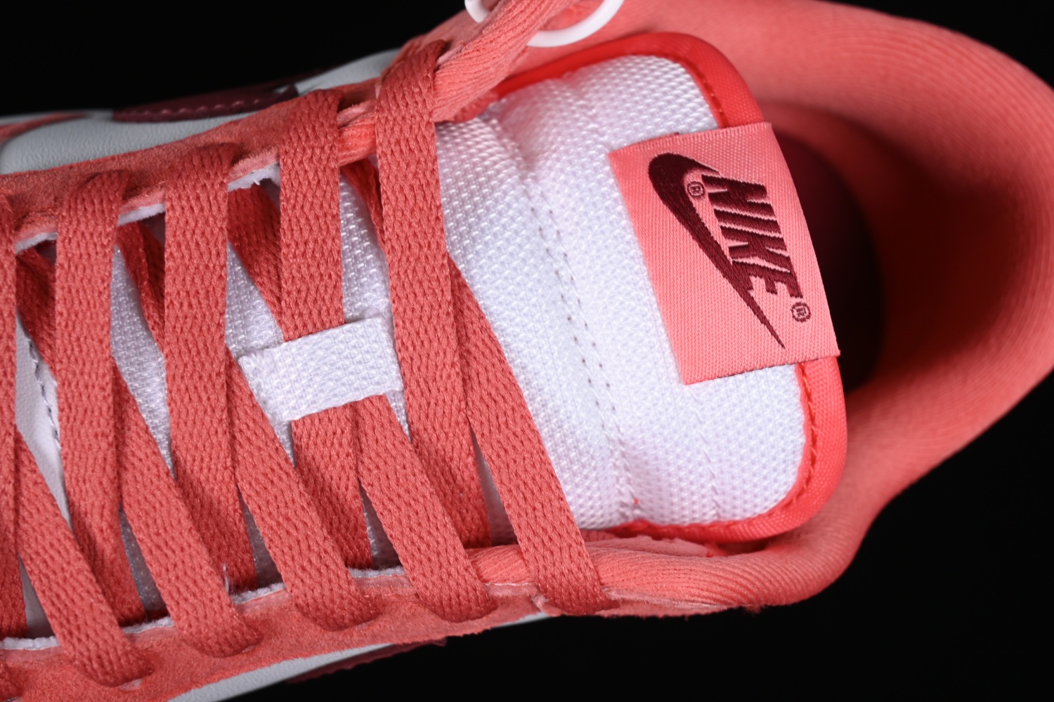 Nike SB Dunk Low Retro  Valentine