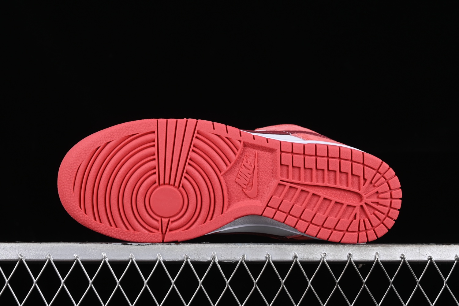 Nike SB Dunk Low Retro  Valentine