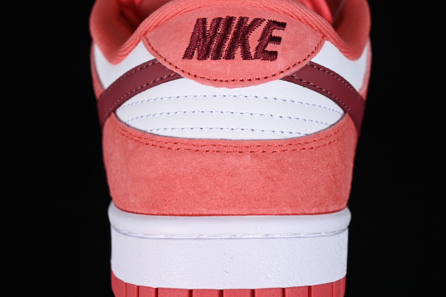 Nike SB Dunk Low Retro  Valentine