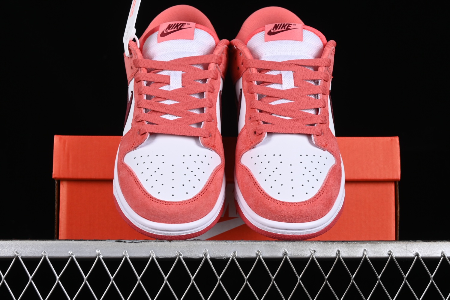 Nike SB Dunk Low Retro  Valentine