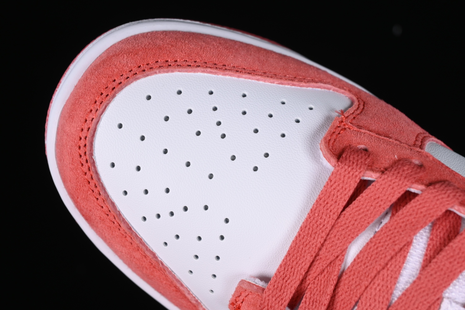Nike SB Dunk Low Retro  Valentine