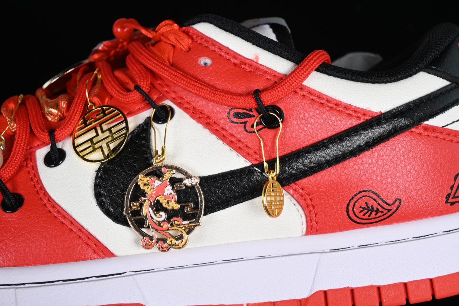 Nike SB Dunk Low EMB DD3363-100