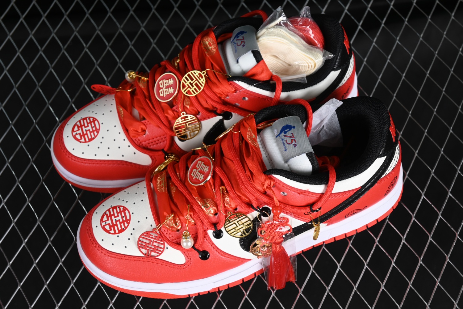 Nike SB Dunk Low EMB DD3363-100