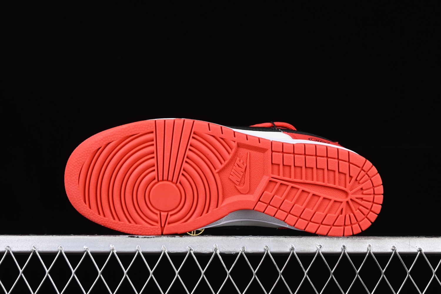 Nike SB Dunk Low EMB DD3363-100