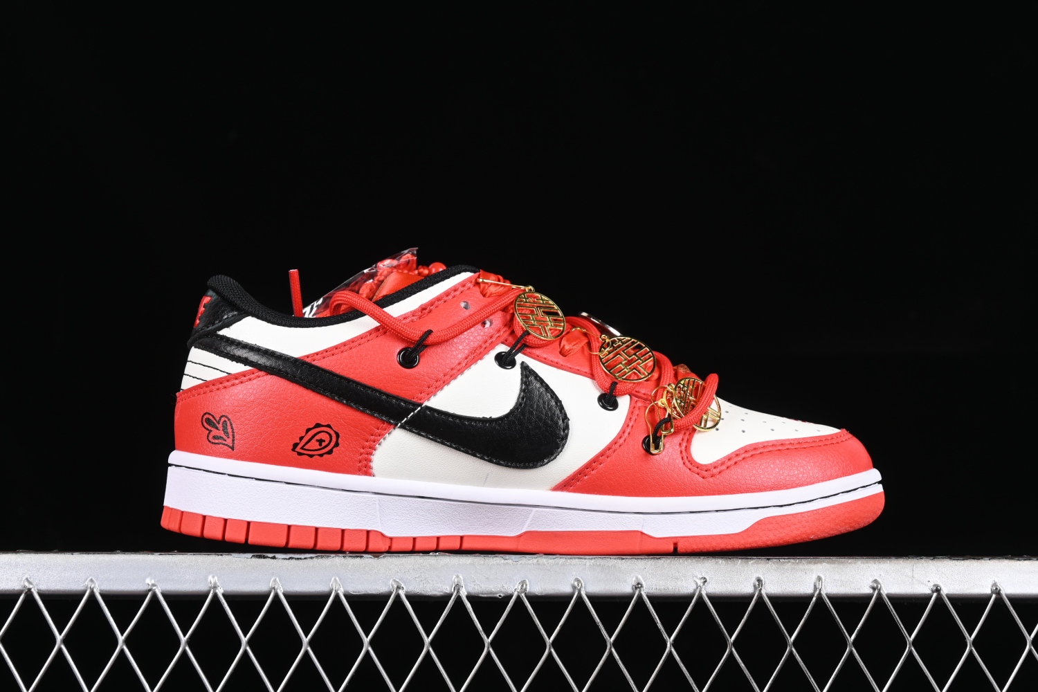 Nike SB Dunk Low EMB DD3363-100