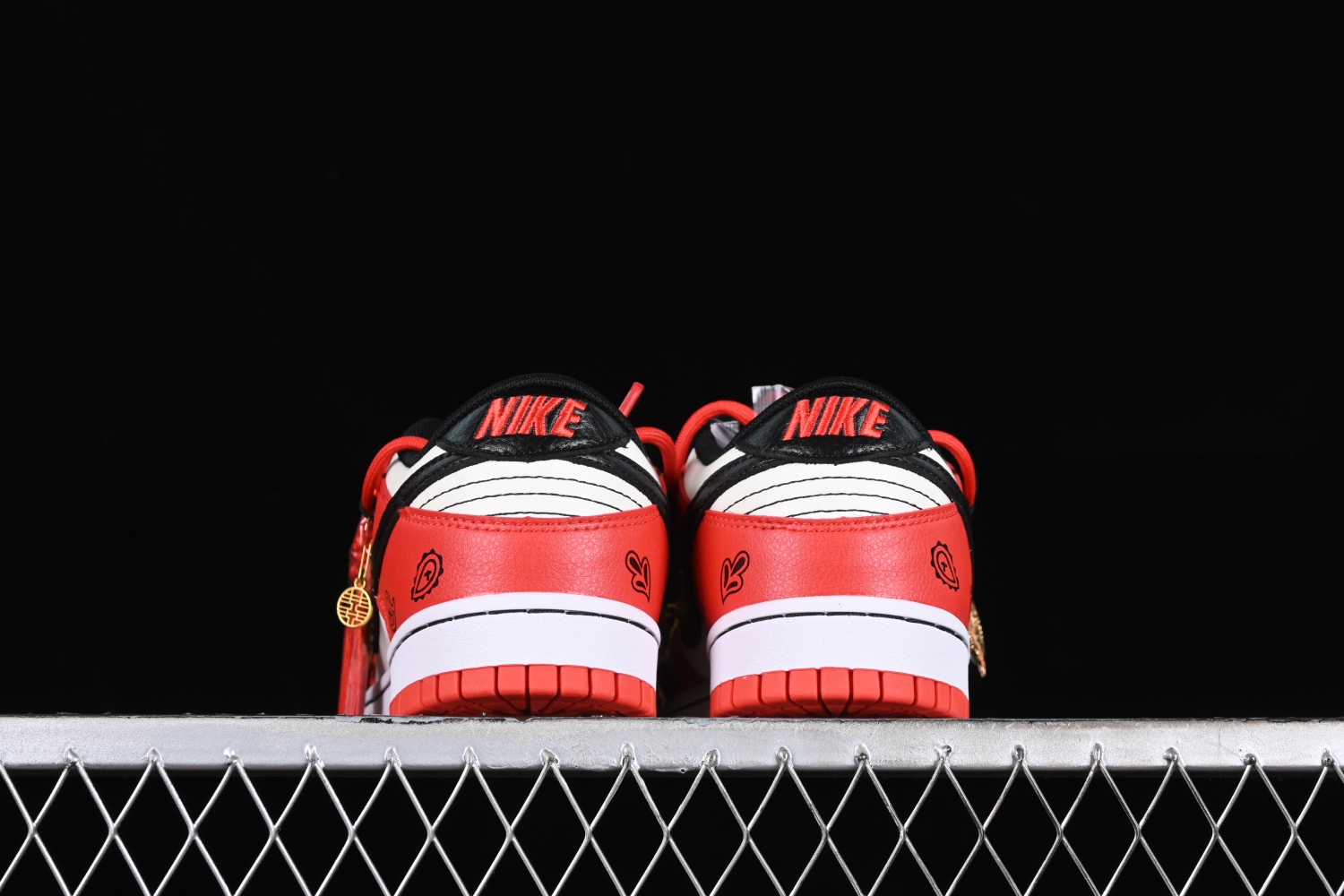 Nike SB Dunk Low EMB DD3363-100