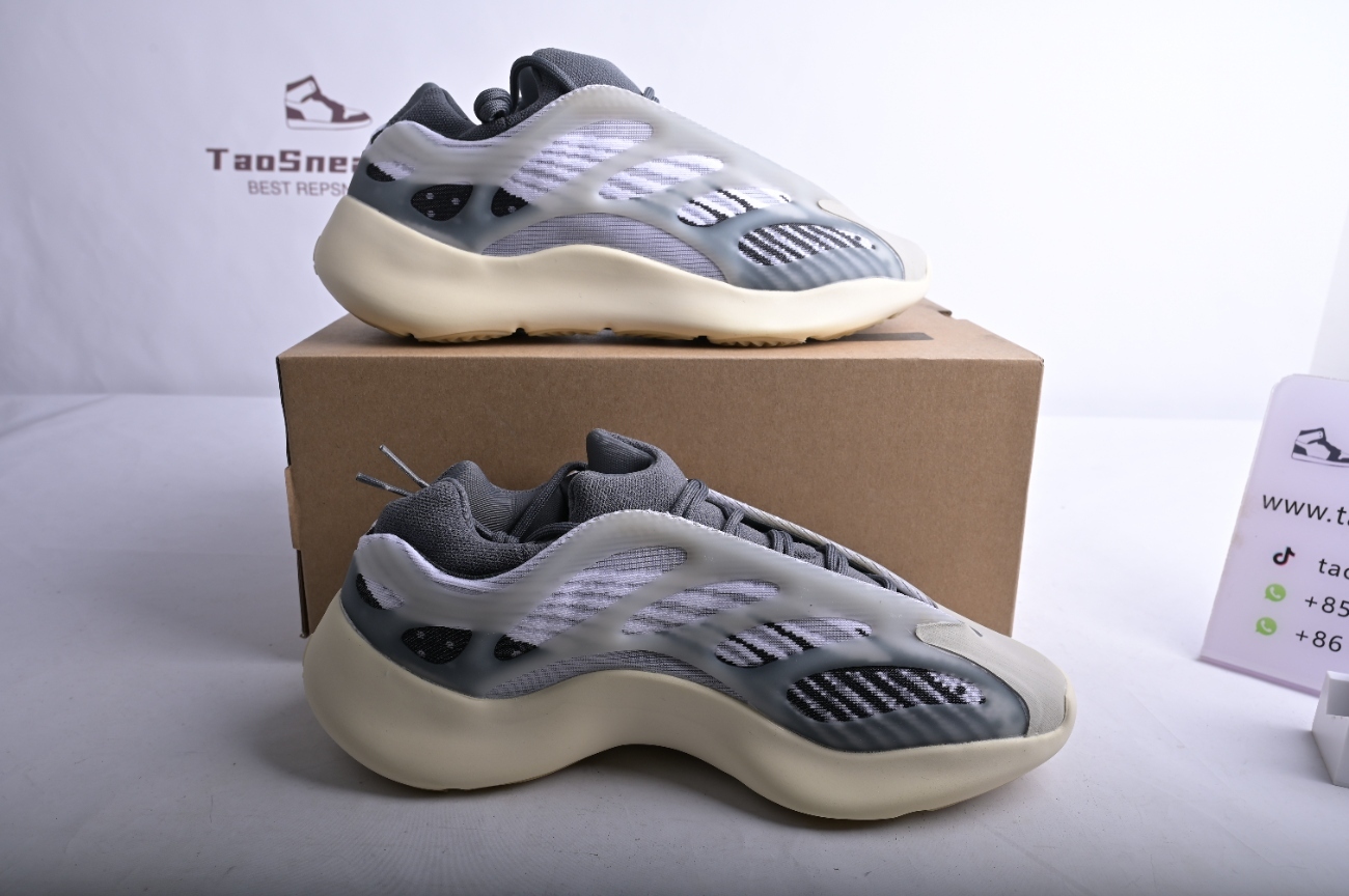 adidas Yeezy 700 V3 Fade Salt ID1674