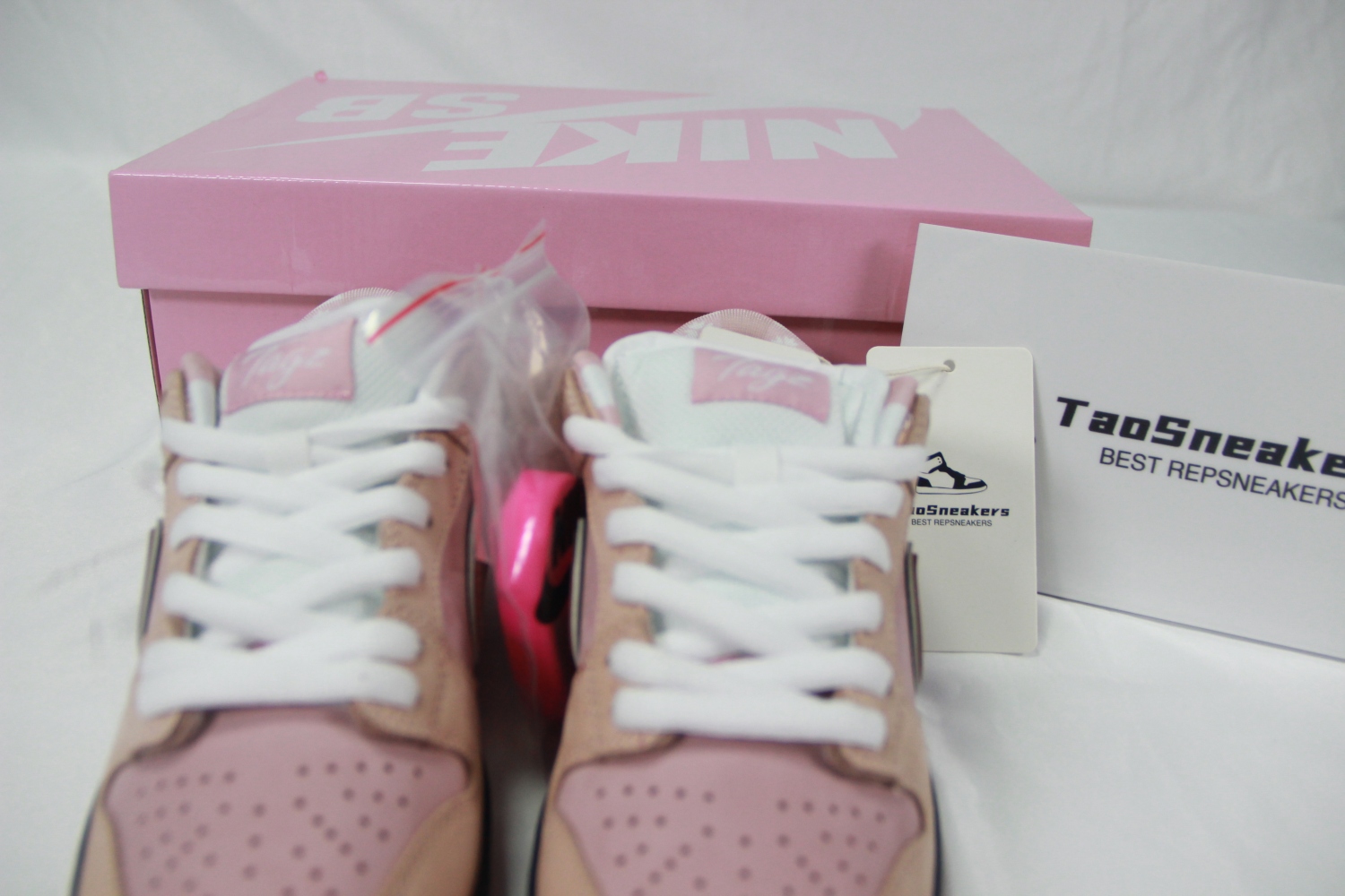 NIKE DUNK SB LOW Pink BV1310-800