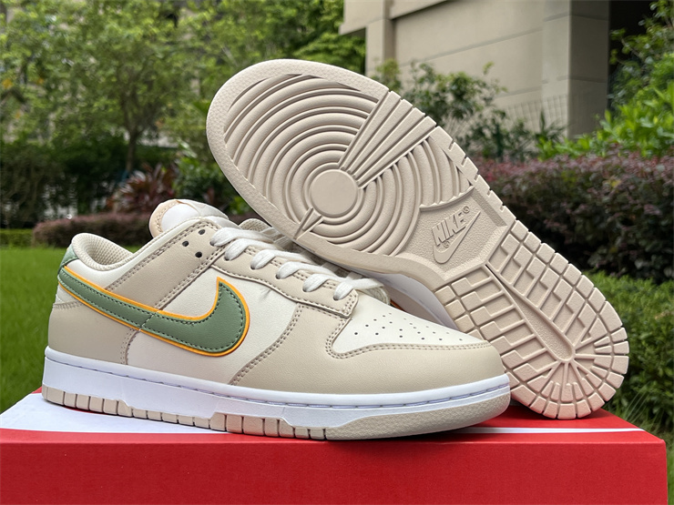 Nike SB Dunk Low  Pale Ivory  FQ6869-131