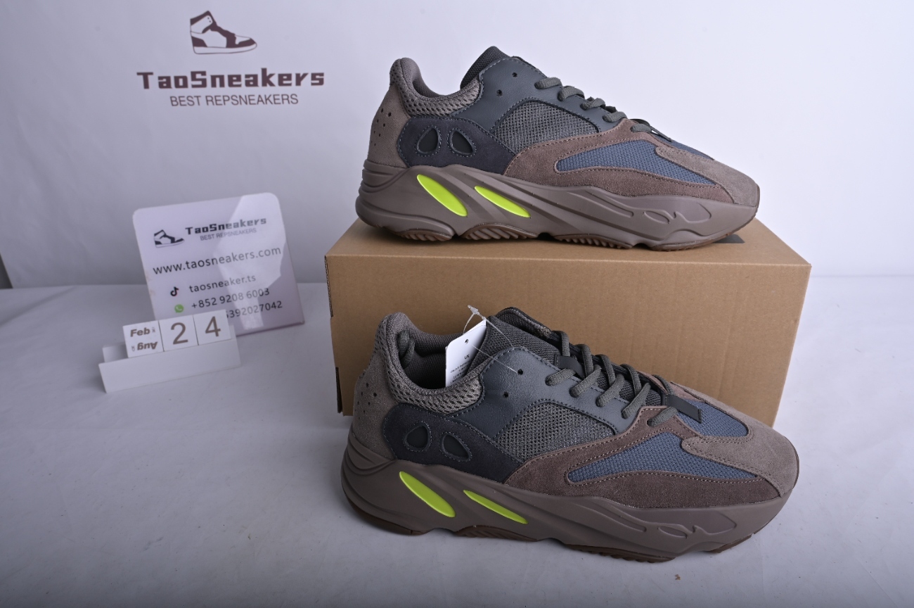 adidas Yeezy Boost 700 Mauve EE9614