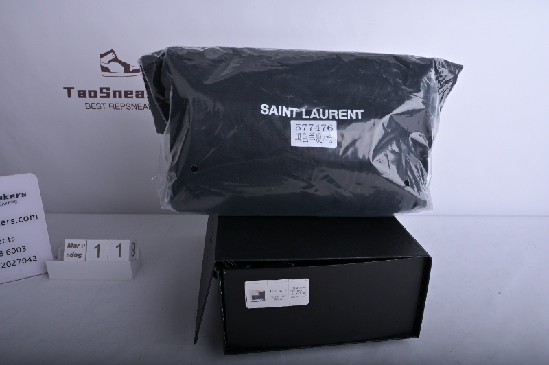 YSL LOULOUPUFFER 577476-1EL08-1000