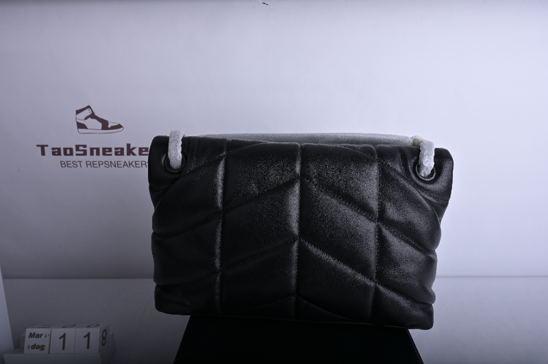 YSL LOULOUPUFFER 577476-1EL08-1000