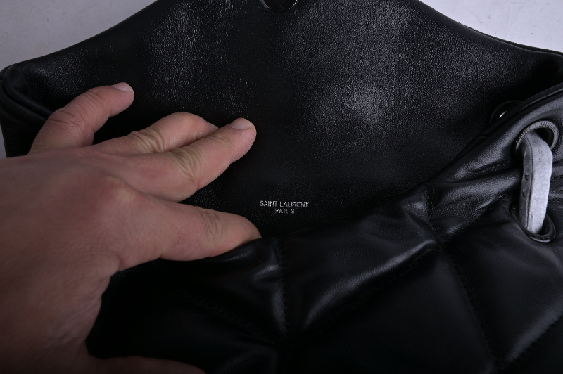 YSL LOULOUPUFFER 577476-1EL08-1000