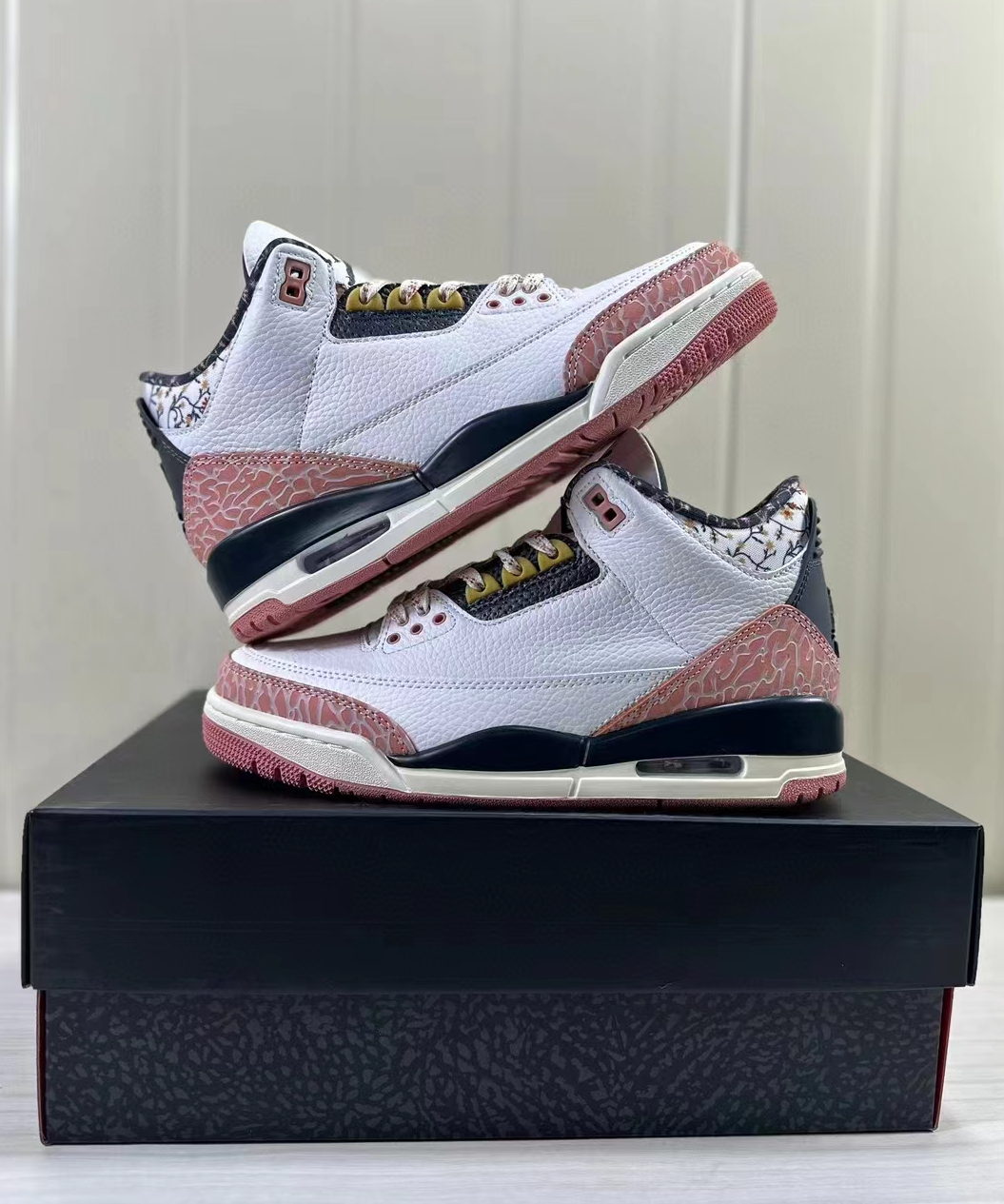 Jordan Air Jordan 3  Vintage Floral  441140-100