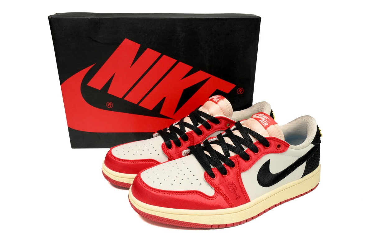 Air Jordan 1 Low Bulls Chicago FN0432-100