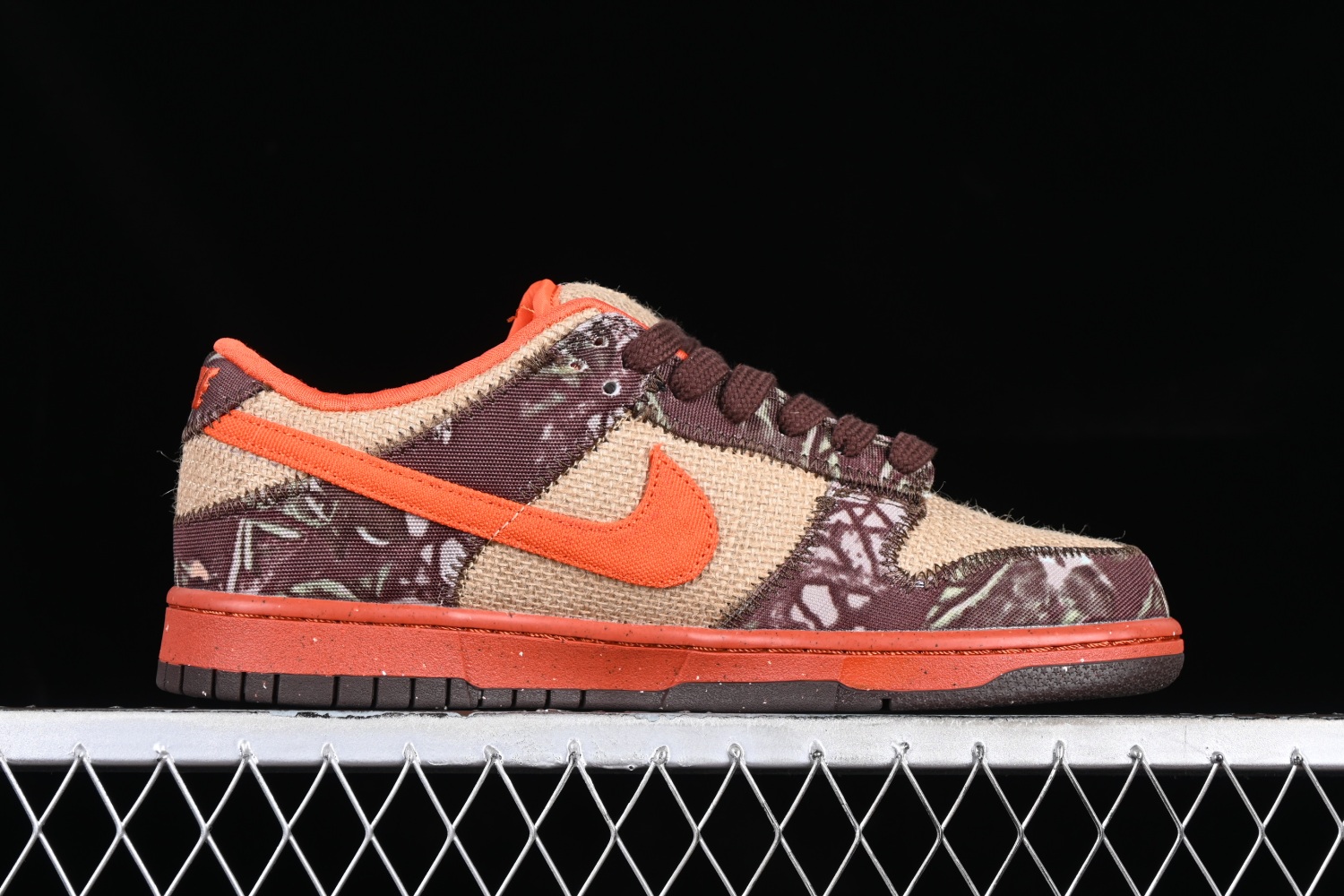 Nike SB Dunk Low “Hunter Reese Forbes” 304292-281