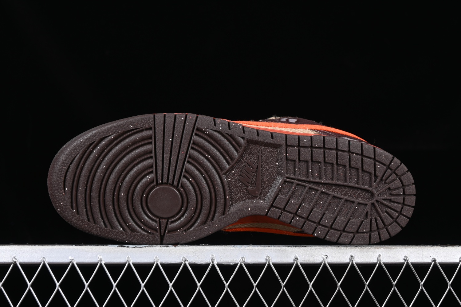 Nike SB Dunk Low “Hunter Reese Forbes” 304292-281