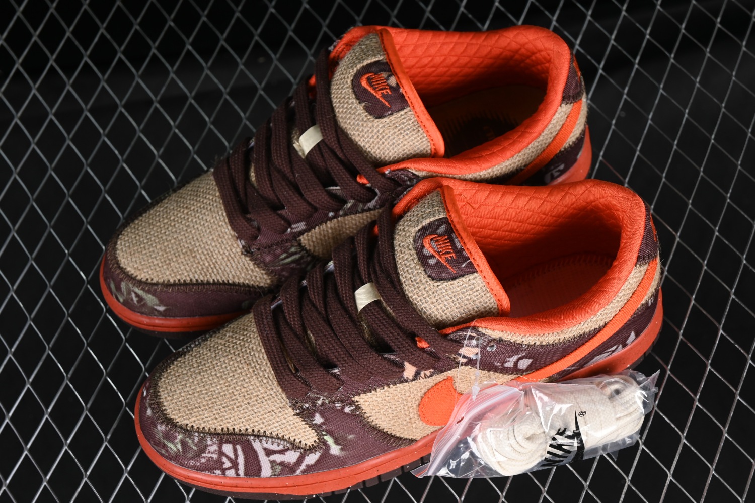Nike SB Dunk Low “Hunter Reese Forbes” 304292-281