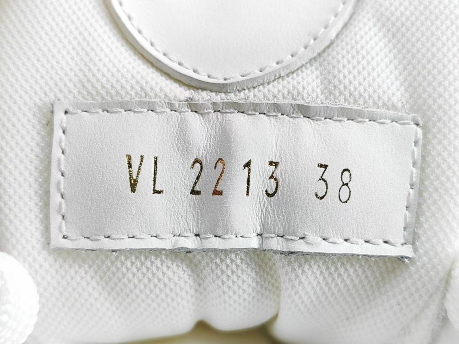 LO**S VU**TON Run 55 1ACGQE