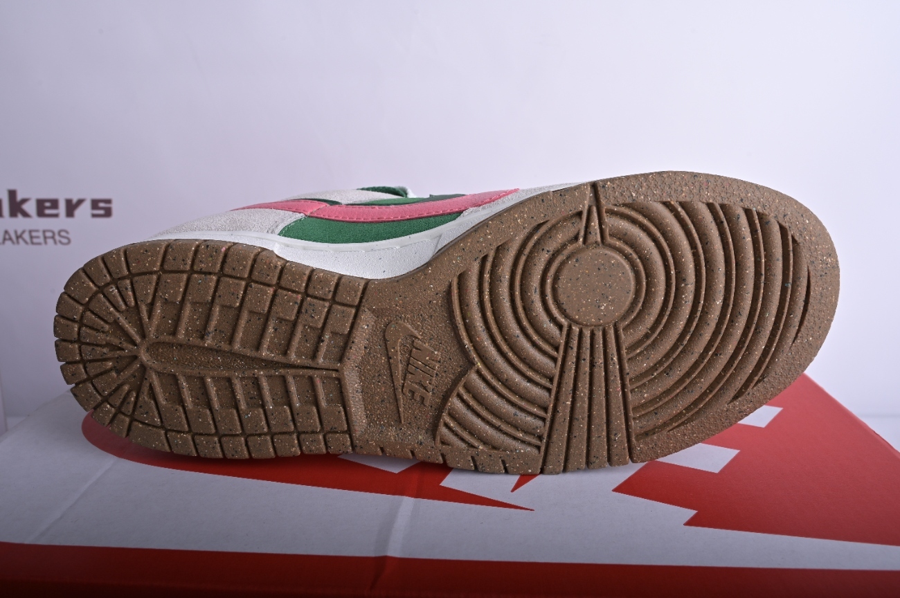 Nk SB Dunk Low  85   DO9457-137