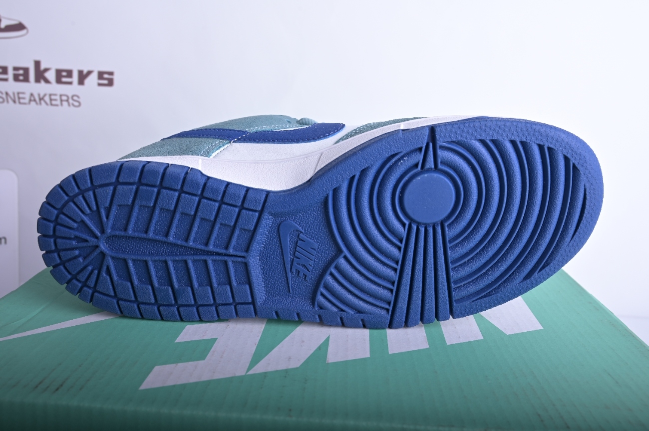 Nike SB Dunk Low 854866-009