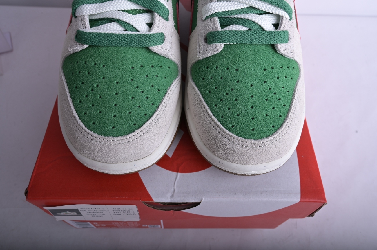 Nk SB Dunk Low  85   DO9457-137