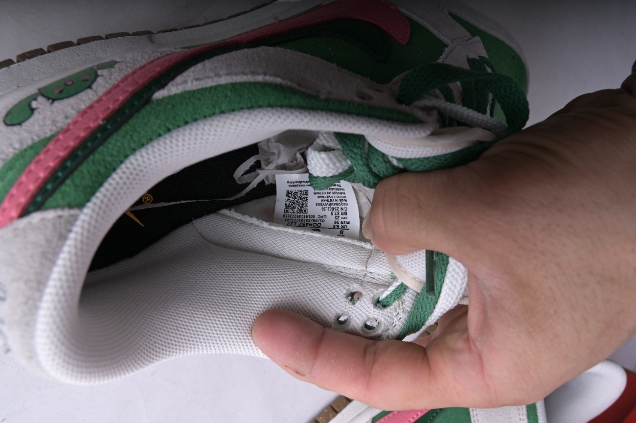 Nk SB Dunk Low  85   DO9457-137