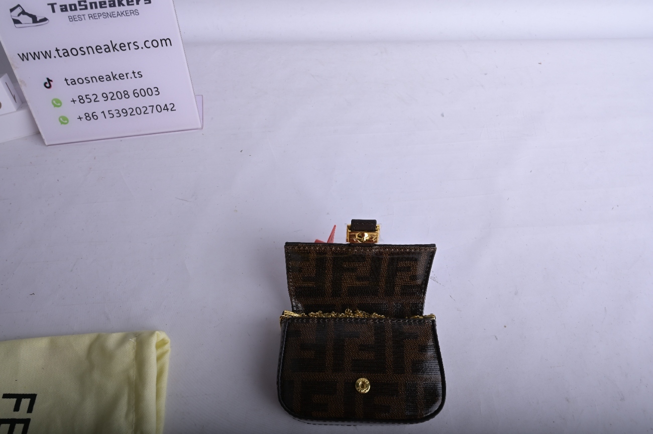 FENDI Fendi Baguette Nano 7AR844A6V5F17U4