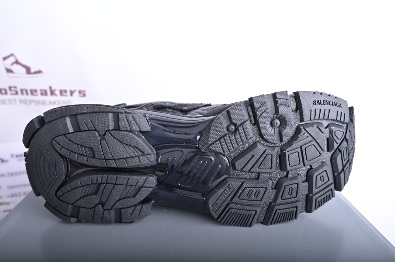 Bal**ciaga Runner Black 656065W3RA11000