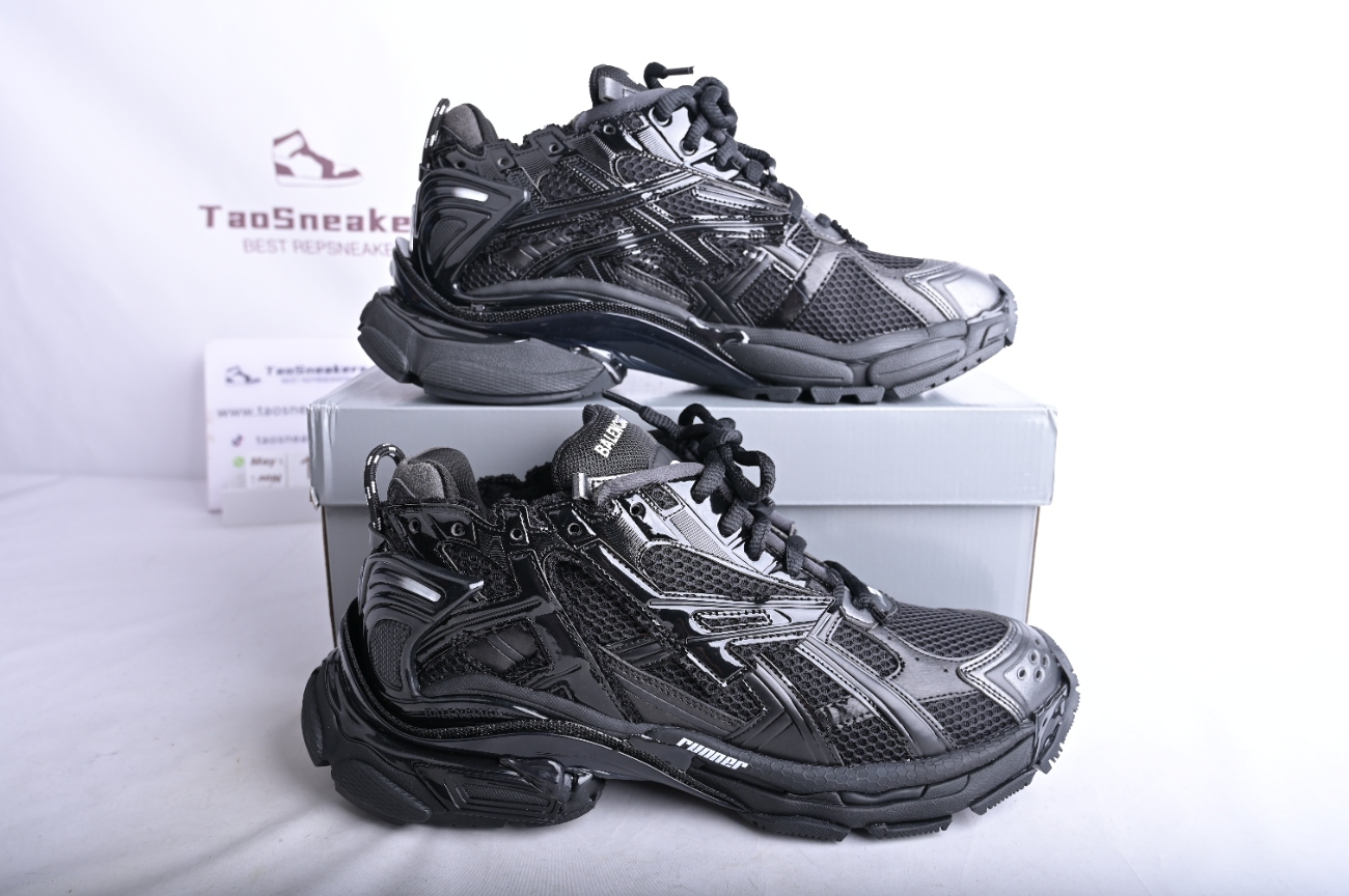 Bal**ciaga Runner Black 656065W3RA11000
